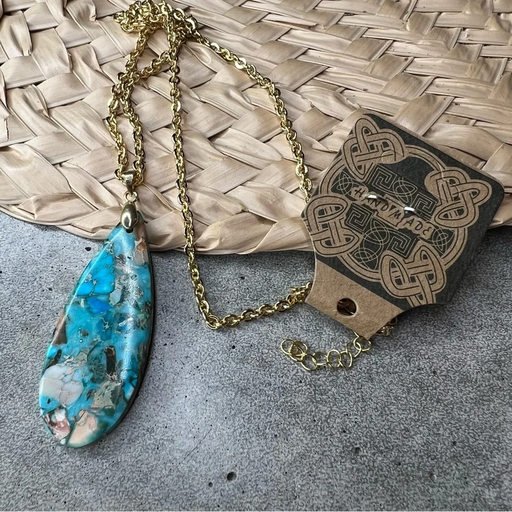 Natural stone necklace on gold tone chain - Picture 9 of 13